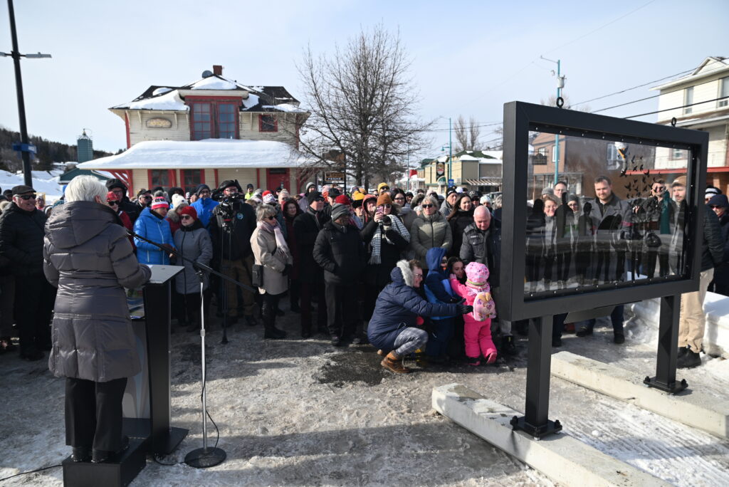 La Ville d’Amqui dévoile un espace commémoratif permanent dédié aux événements du 13 mars 2023