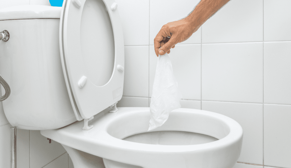 Les lingettes dans les toilettes : un geste anodin… aux conséquences bien réelles